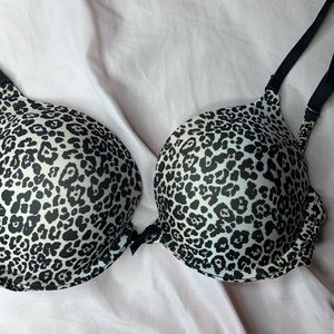 Victoria’s Secret cheetah print bra 32D